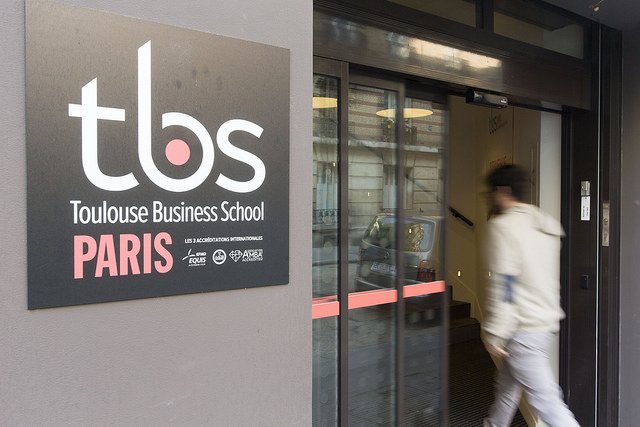 TBS Paris Campus Front office